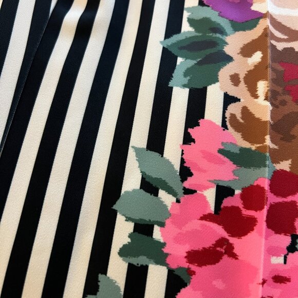 Tuckernuck  Flowering Trellis tunic top - Picture 5 of 5